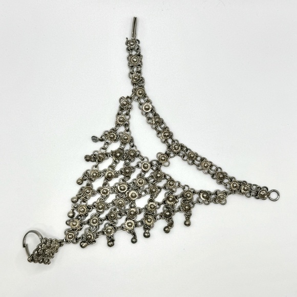 Vintage 80s Chain Mail Boho Goth Bracelet Hand Jewelry - Picture 5 of 5